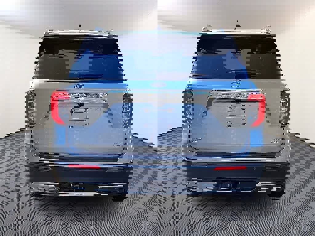 Used 2021 Ford Explorer XLT w/ Equipment Group 202A image 5