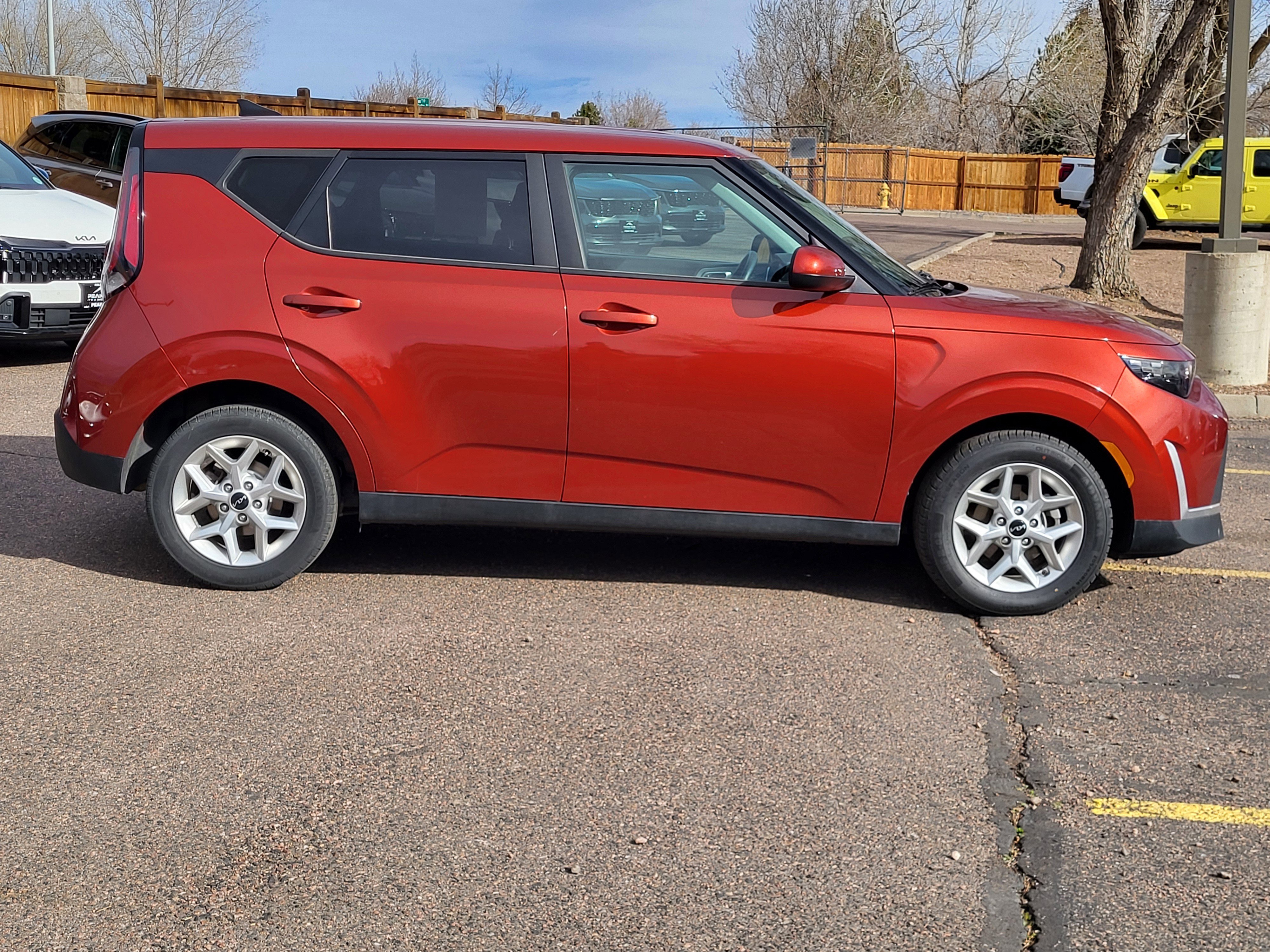 Used 2023 Kia Soul LX w/ LX Technology Package image 2