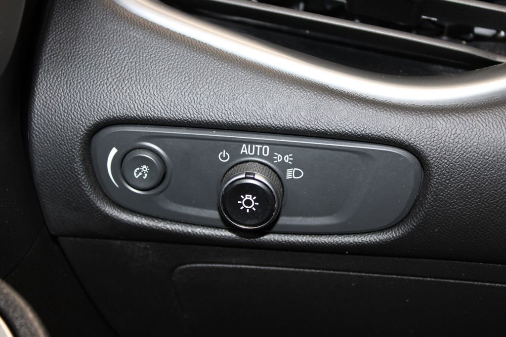 Used 2023 Chevrolet Malibu LT image 36