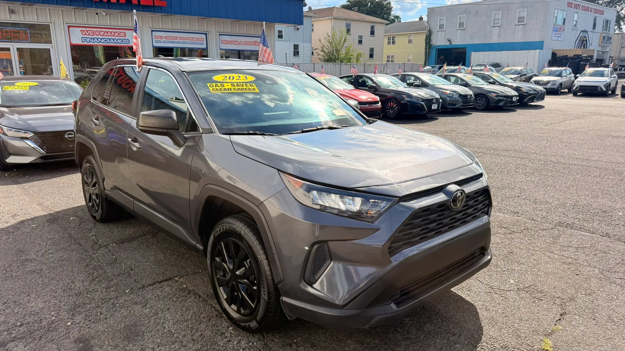 Used 2022 Toyota RAV4 LE FWD image 2