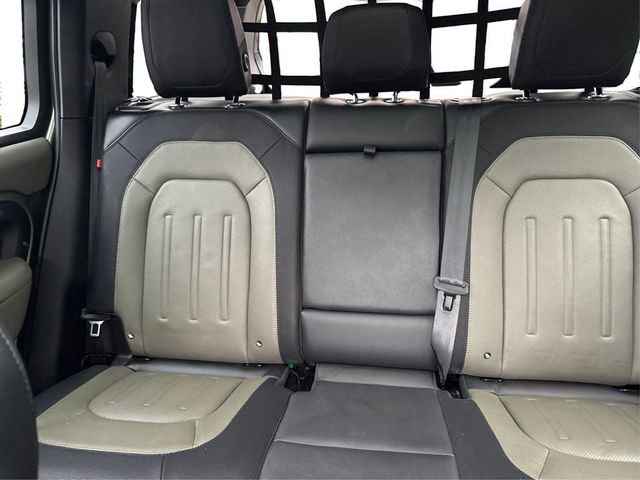 Used 2022 Land Rover Defender 110 X-Dynamic SE image 13