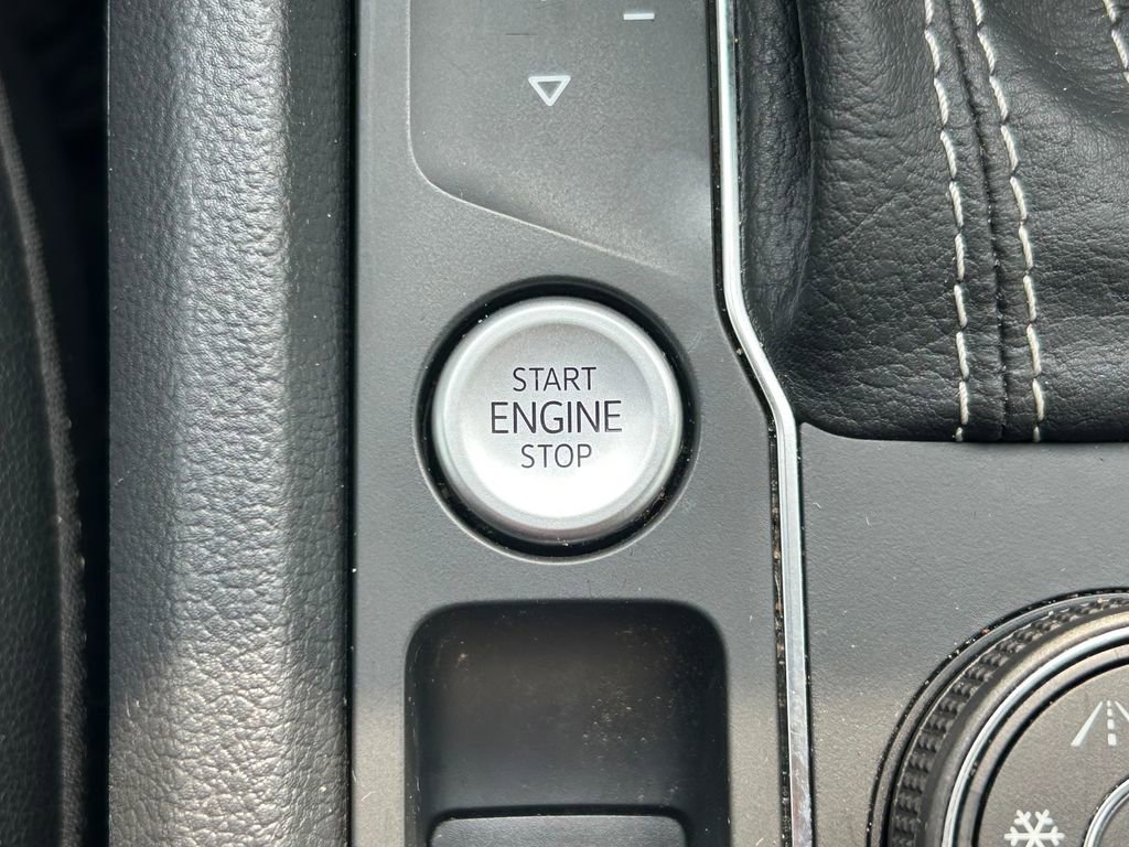 Used 2021 Volkswagen Atlas SEL AWD/4WD image 32