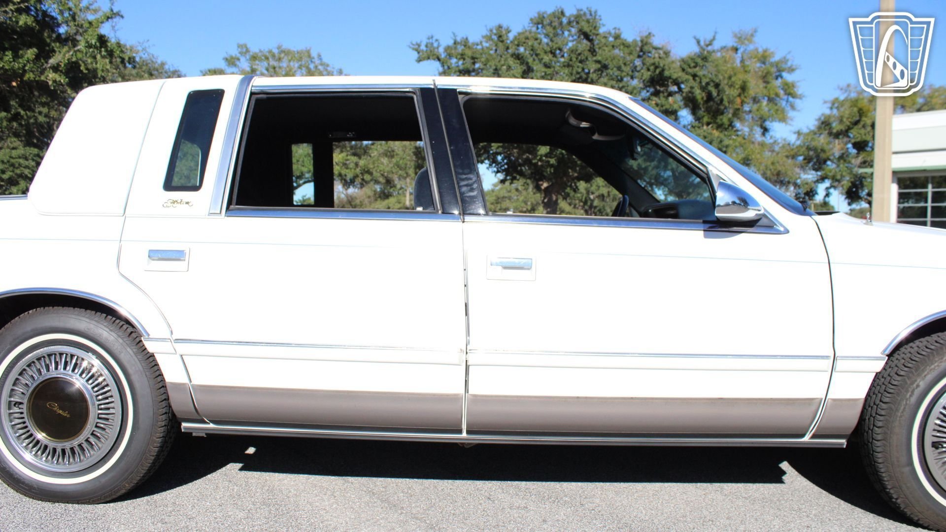 Used 1993 Chrysler New Yorker Fifth Avenue FWD image 36