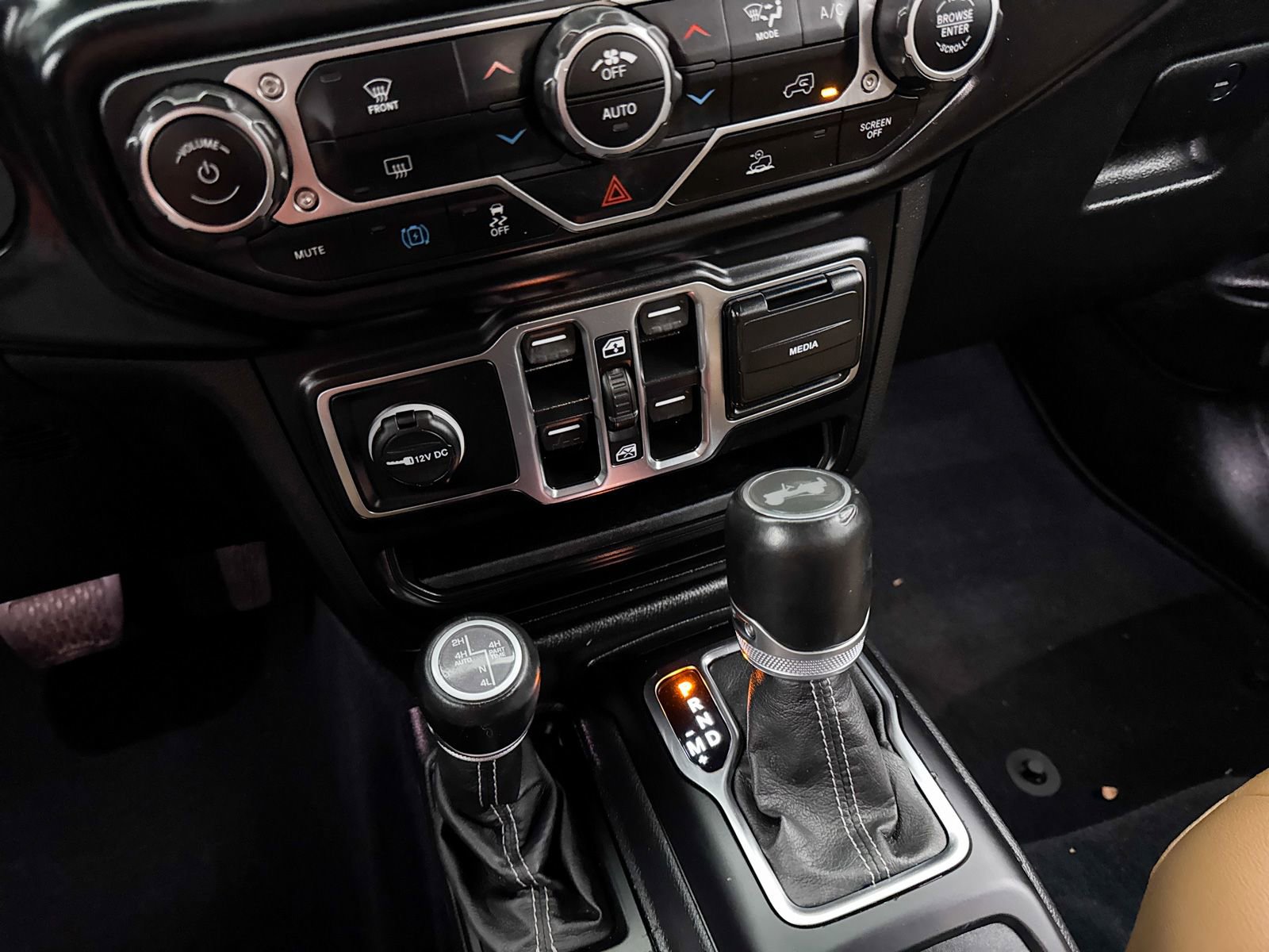 Used 2022 Jeep Wrangler Unlimited Sahara image 26