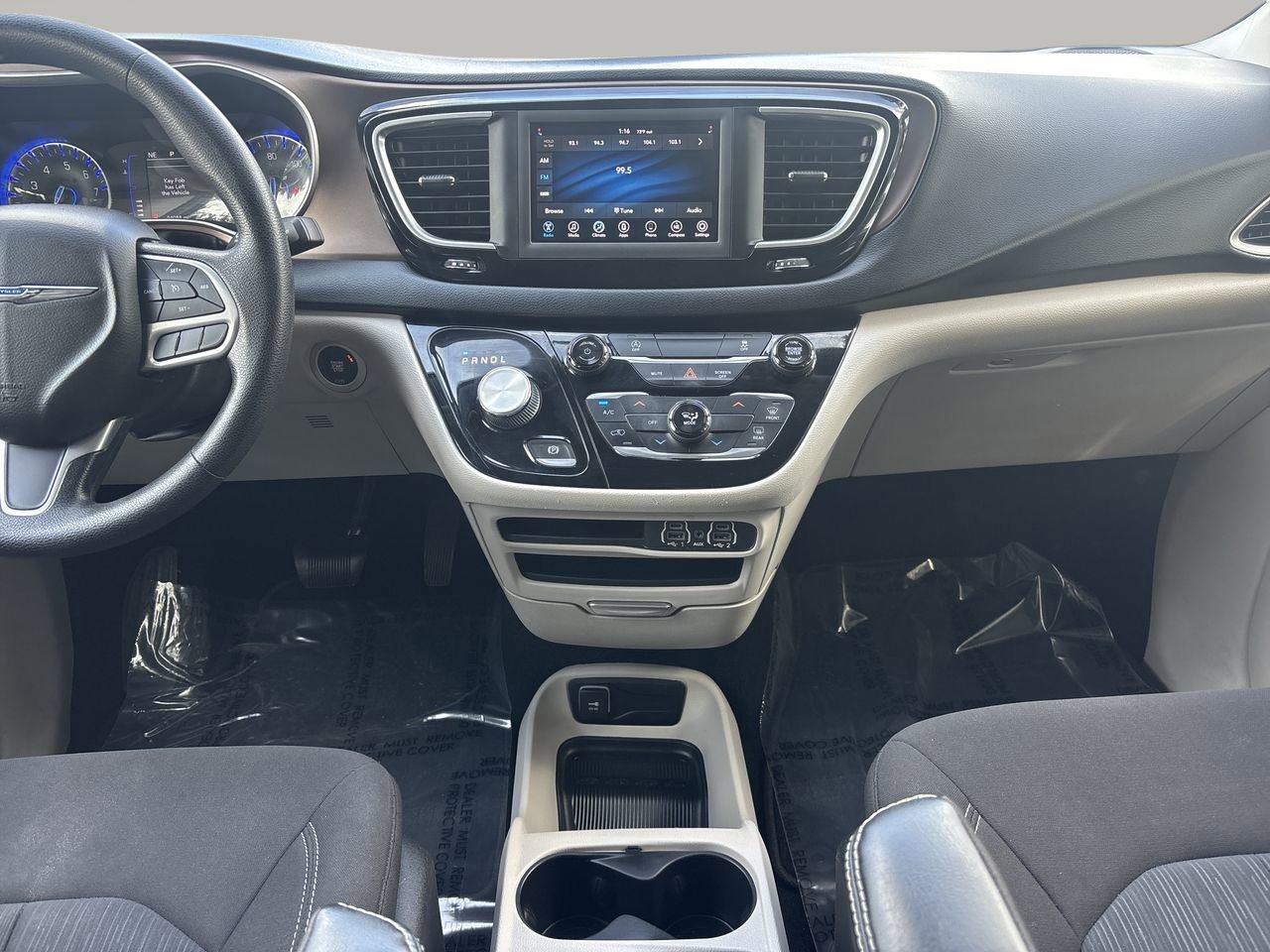 Used 2021 Chrysler Voyager LX image 14