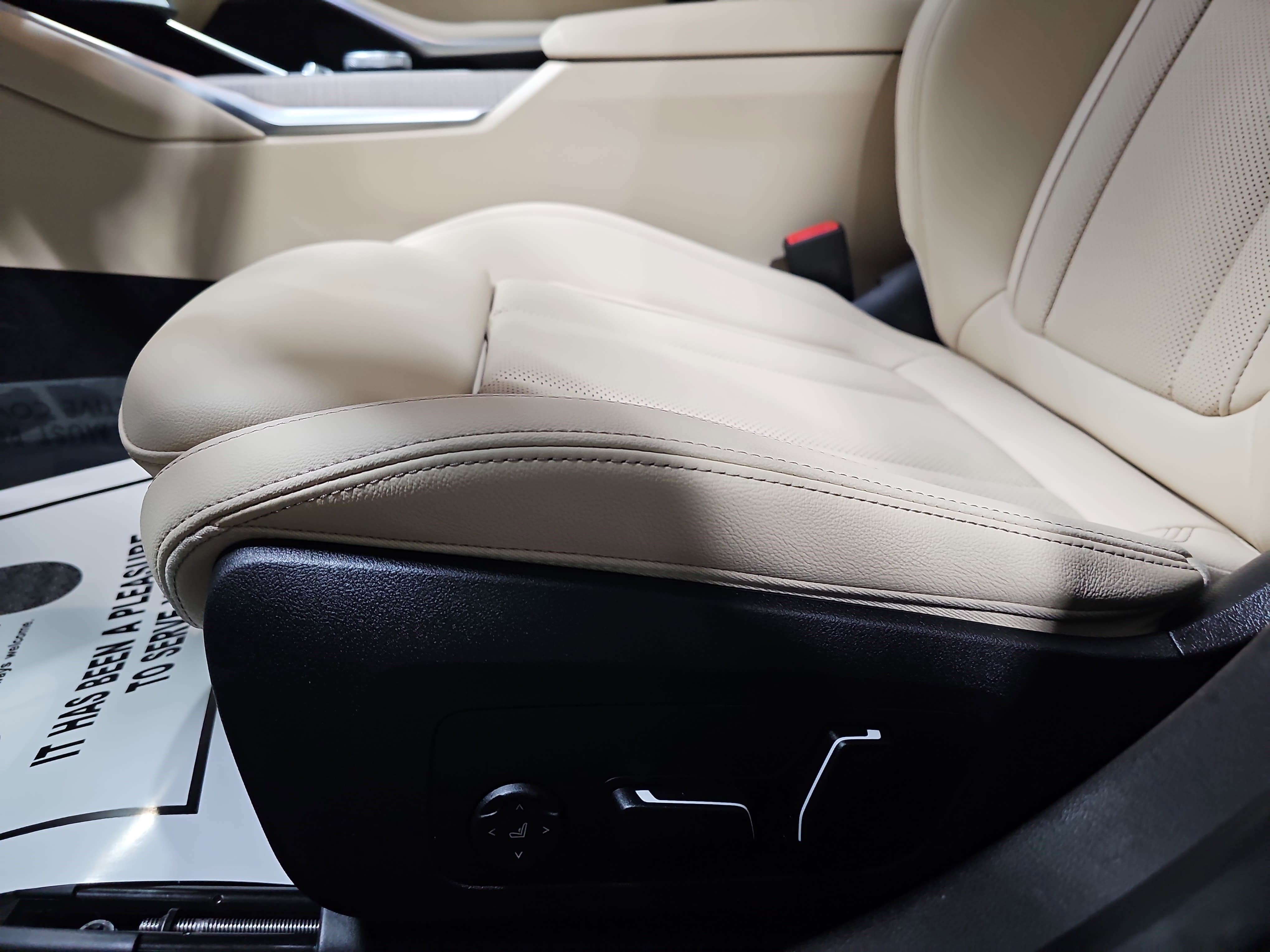 Certified 2025 BMW 330i Sedan w/ Premium Package image 30