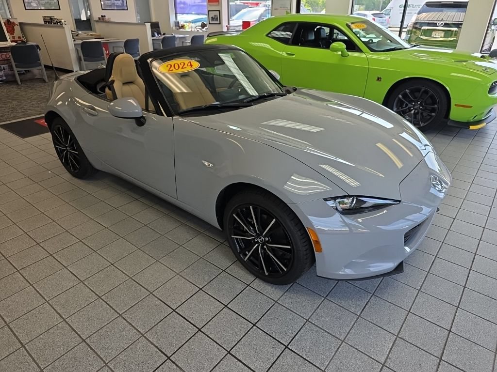 Used 2024 MAZDA MX-5 Miata Grand Touring w/ Weather Package RWD image 7