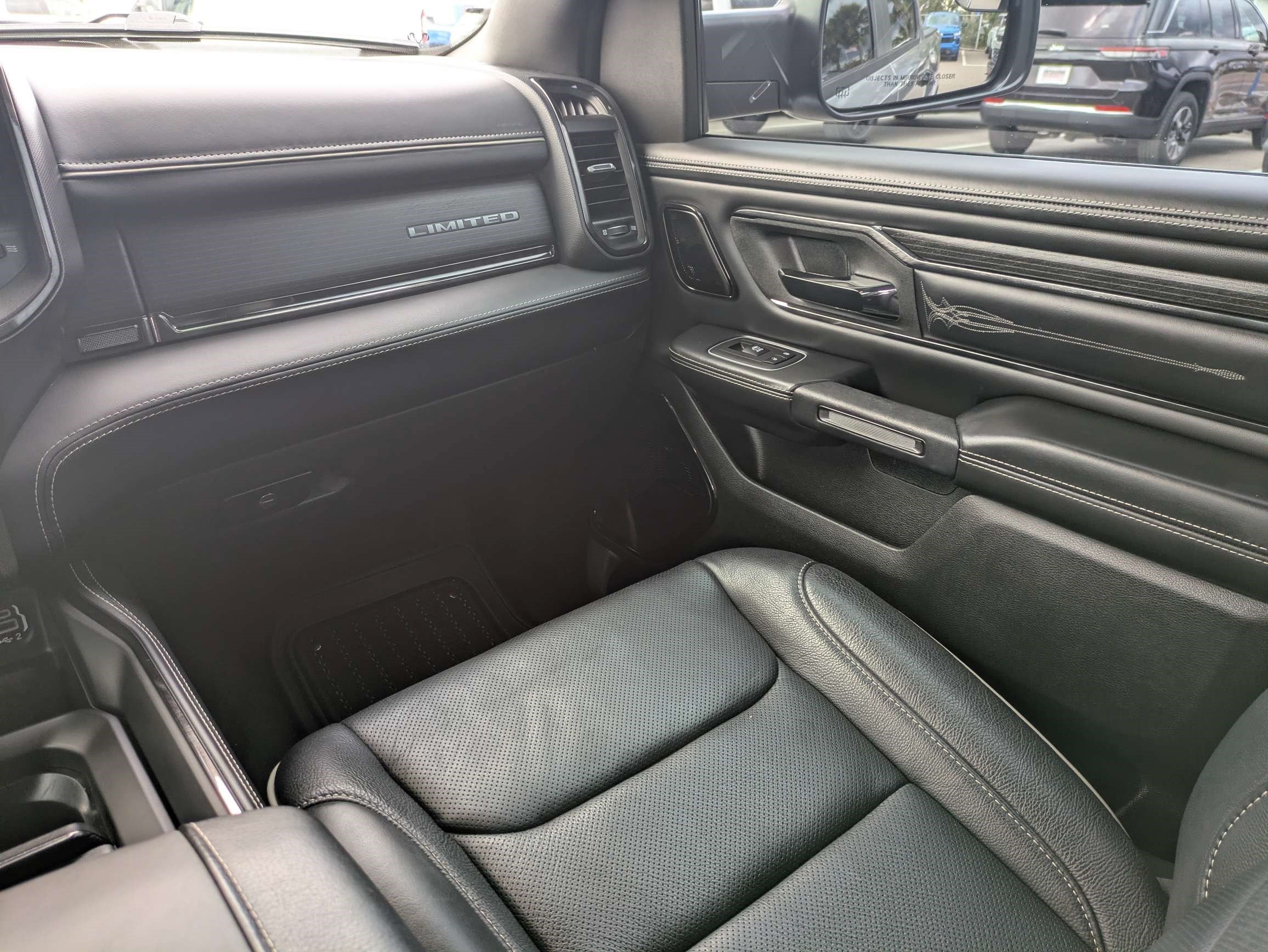 Used 2023 RAM 1500 Limited AWD/4WD image 16