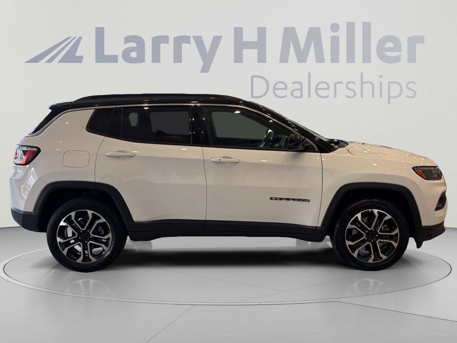 Used 2024 Jeep Compass Limited AWD/4WD image 6