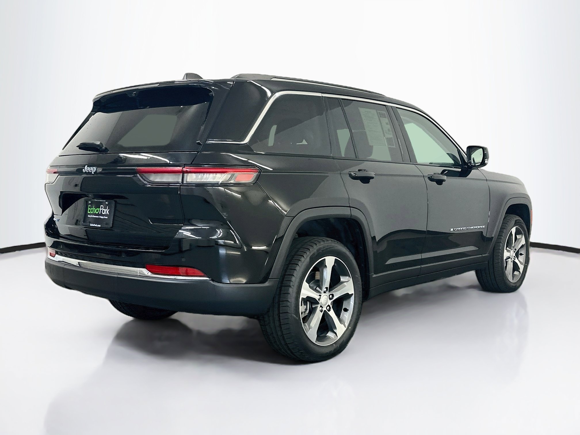 Used 2022 Jeep Grand Cherokee Limited 4xe w/ Luxury Tech Group II AWD/4WD image 9