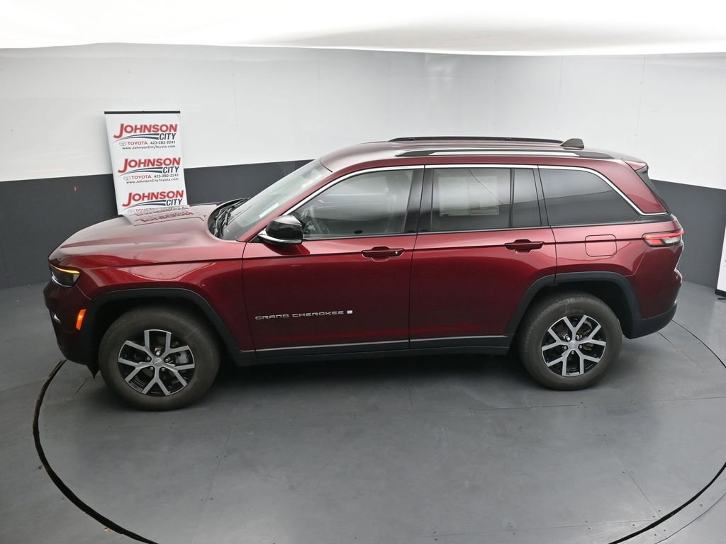 Used 2023 Jeep Grand Cherokee Limited AWD/4WD image 23