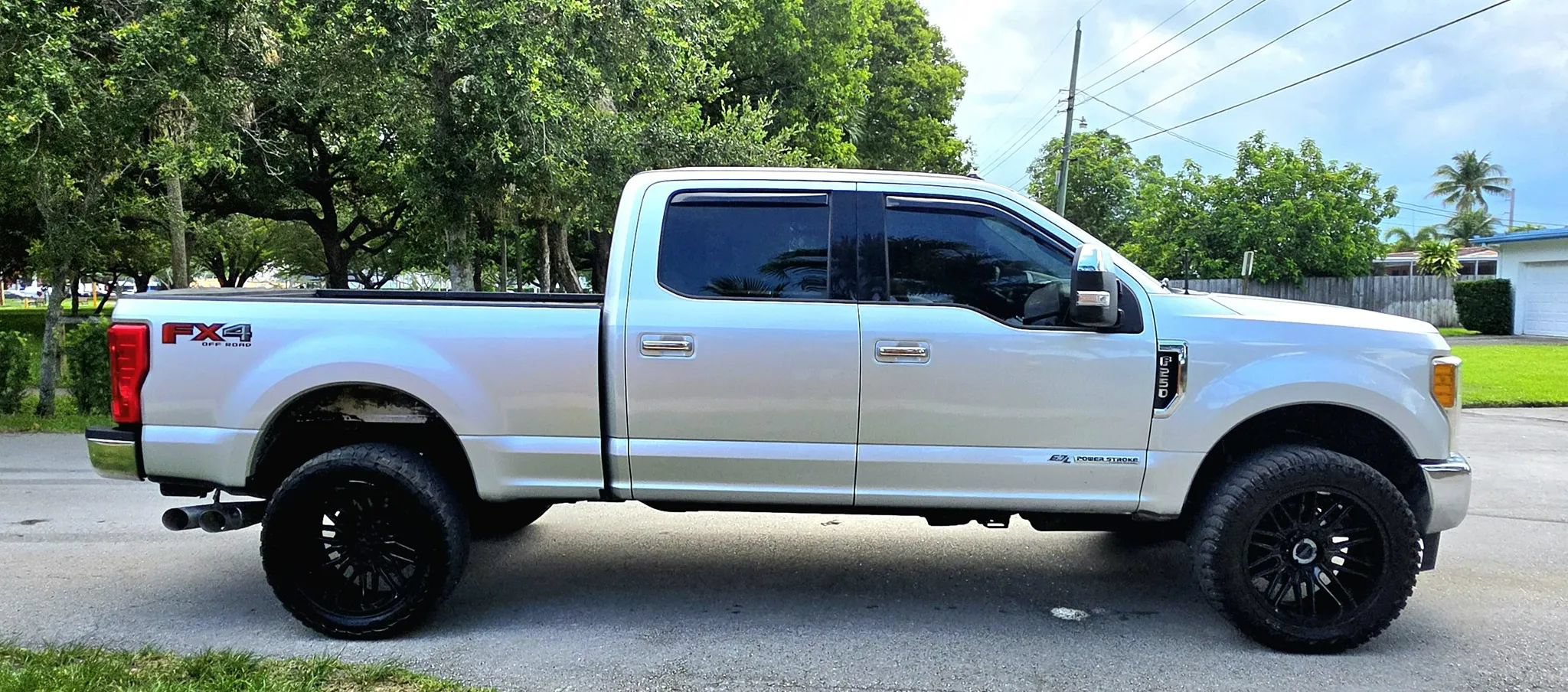Used 2017 Ford F250 Lariat w/ Chrome Package AWD/4WD image 8