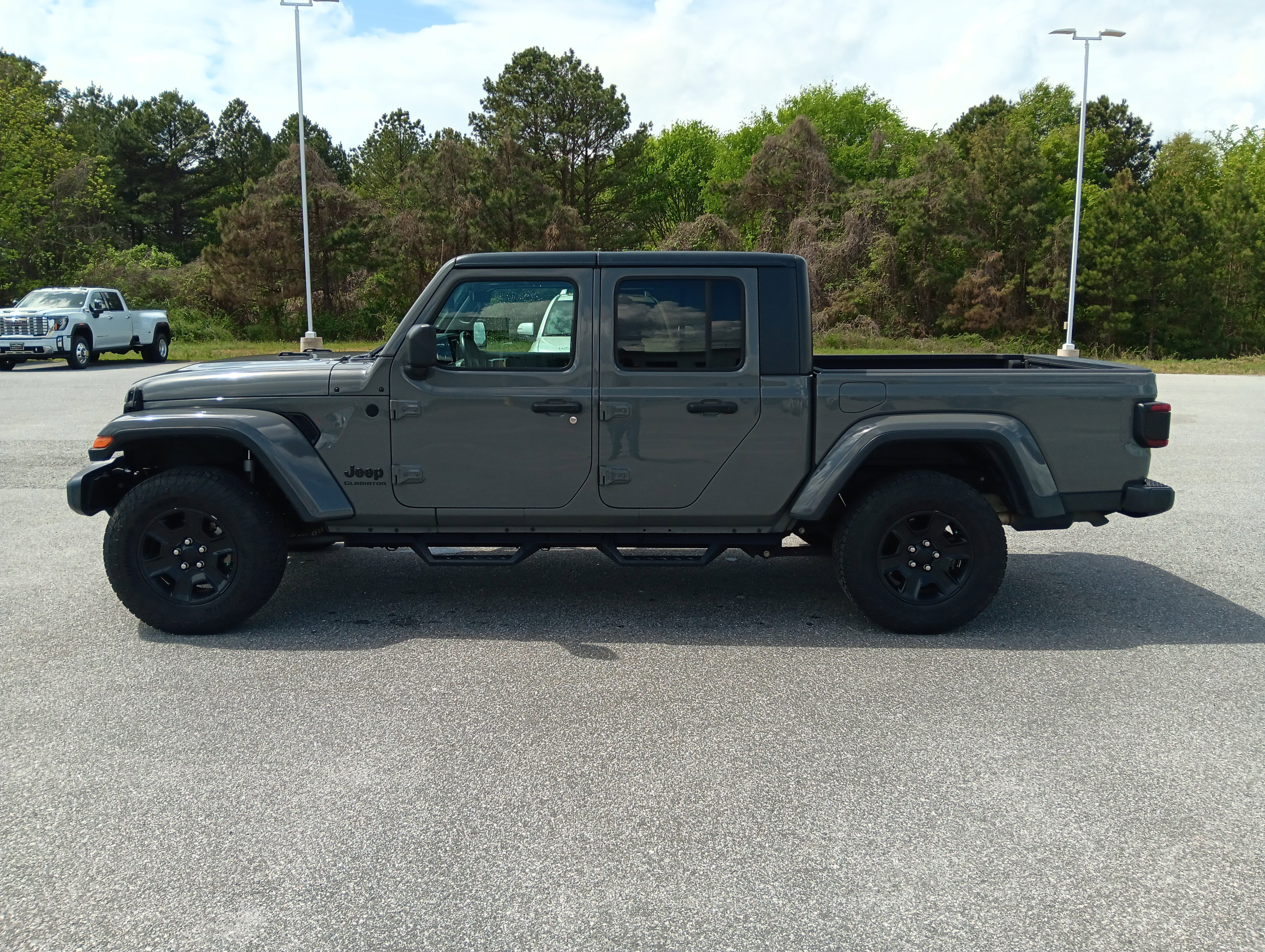 Used 2021 Jeep Gladiator Sport image 3