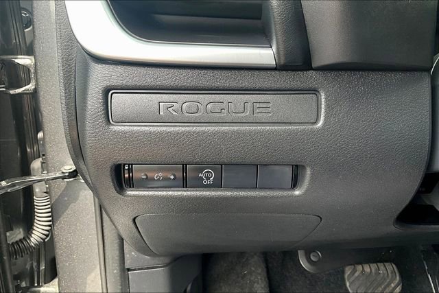 Used 2025 Nissan Rogue S FWD image 15