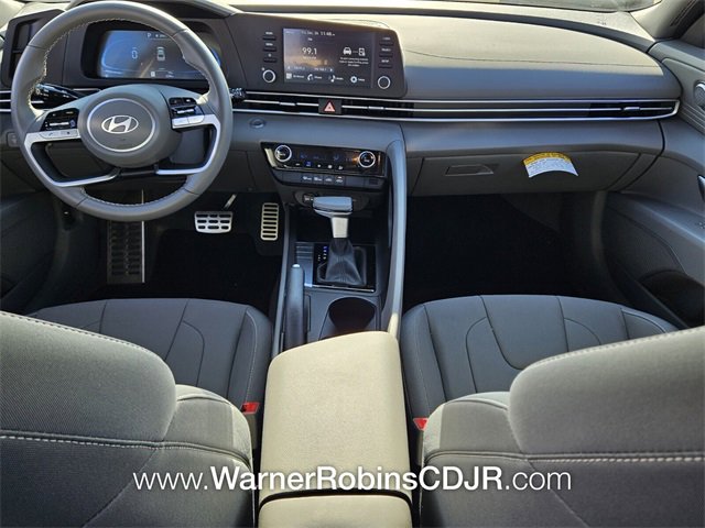 Used 2025 Hyundai Elantra Sport image 8