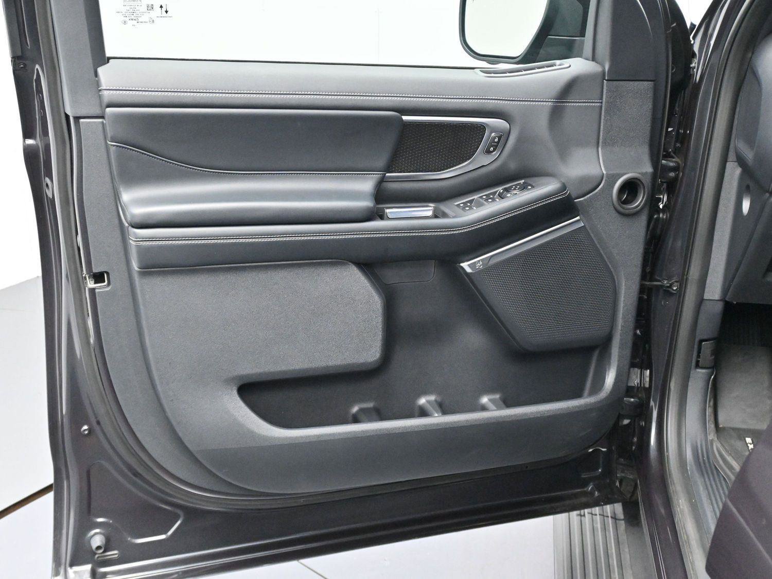 Used 2025 Ford Expedition Platinum w/ Stealth Performance Package image 15