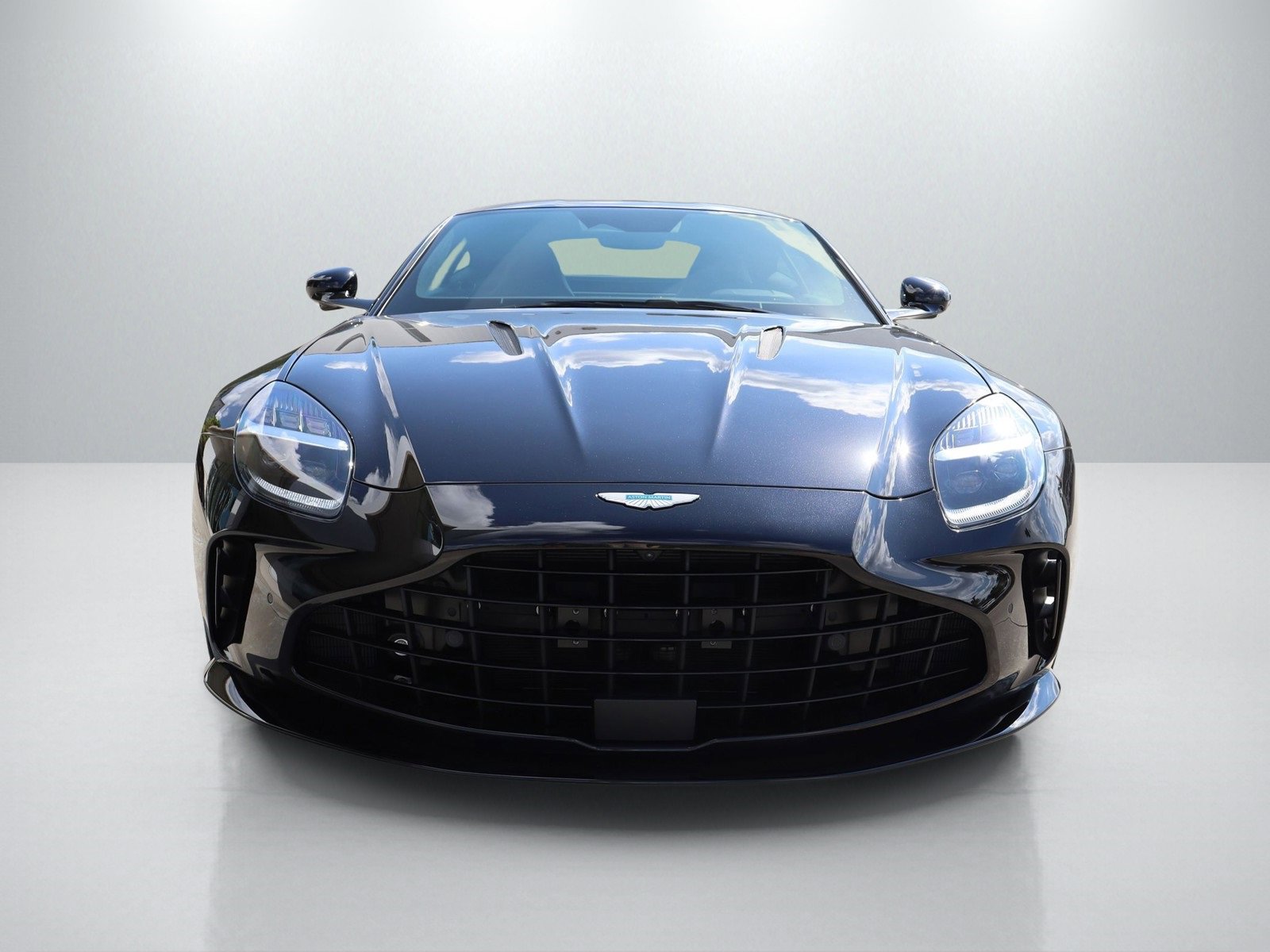 New 2025 Aston Martin V8 Vantage Coupe image 8