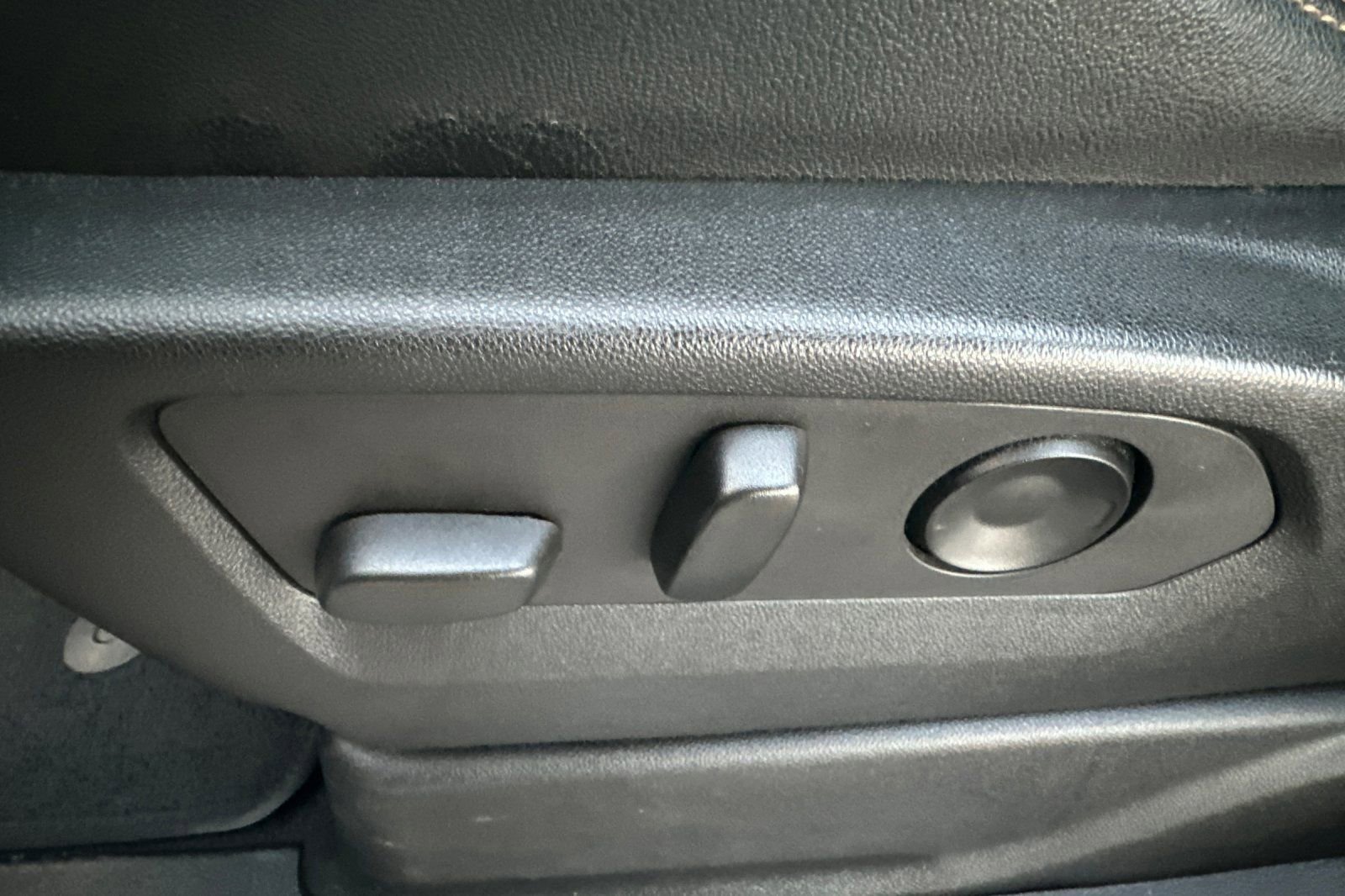 Certified 2022 GMC Yukon AT4 image 12