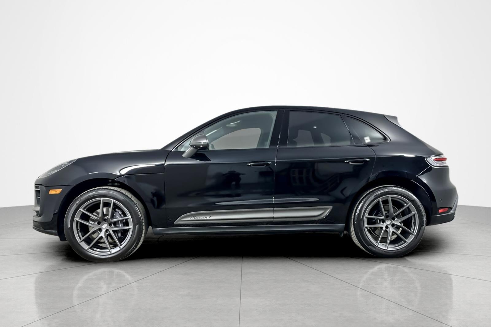 Used 2024 Porsche Macan Turbo w/ Premium Plus Package AWD/4WD image 2