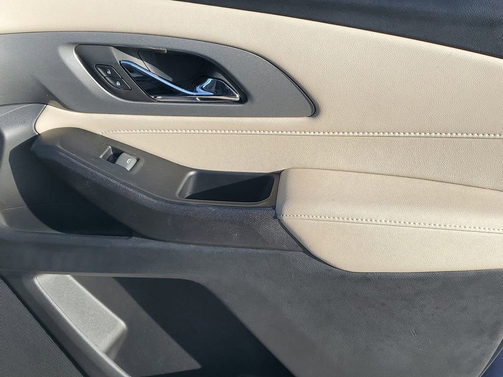 Used 2023 Chevrolet Traverse LS image 42