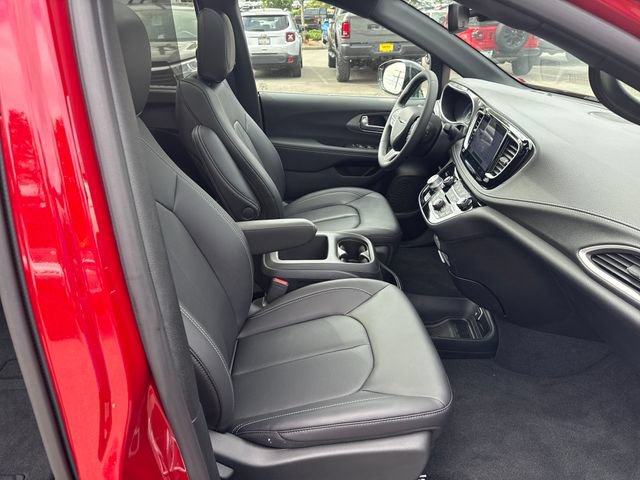 New 2025 Chrysler Pacifica Select AWD/4WD image 9