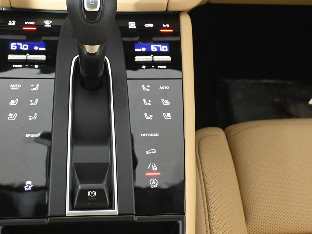 Used 2026 Porsche Macan AWD/4WD image 26