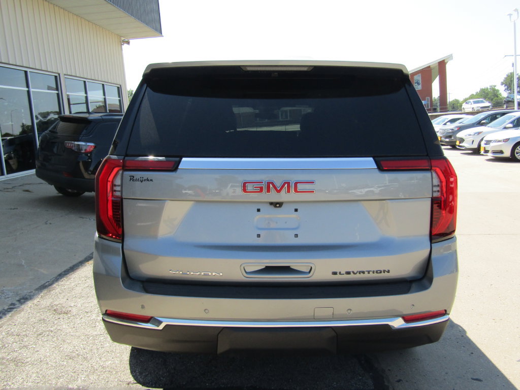 Used 2025 GMC Yukon XL Elevation AWD/4WD image 4