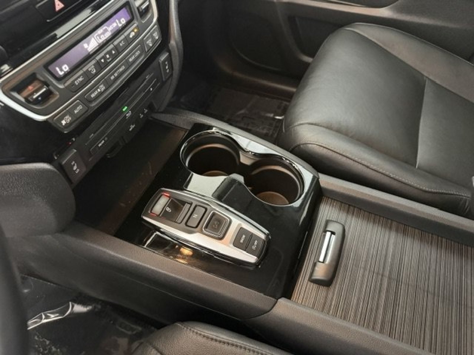 Used 2016 Honda Pilot Touring image 14