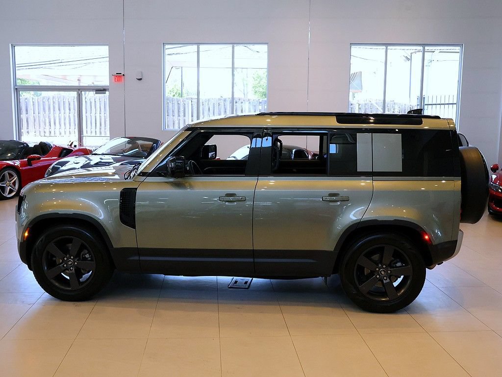 Used 2025 Land Rover Defender 110 S AWD/4WD image 3