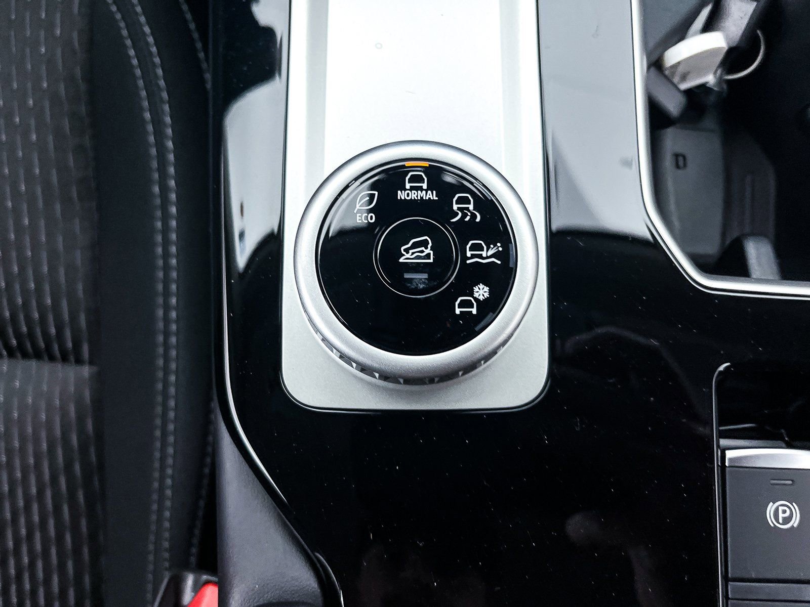 New 2025 Mitsubishi Outlander ES image 19