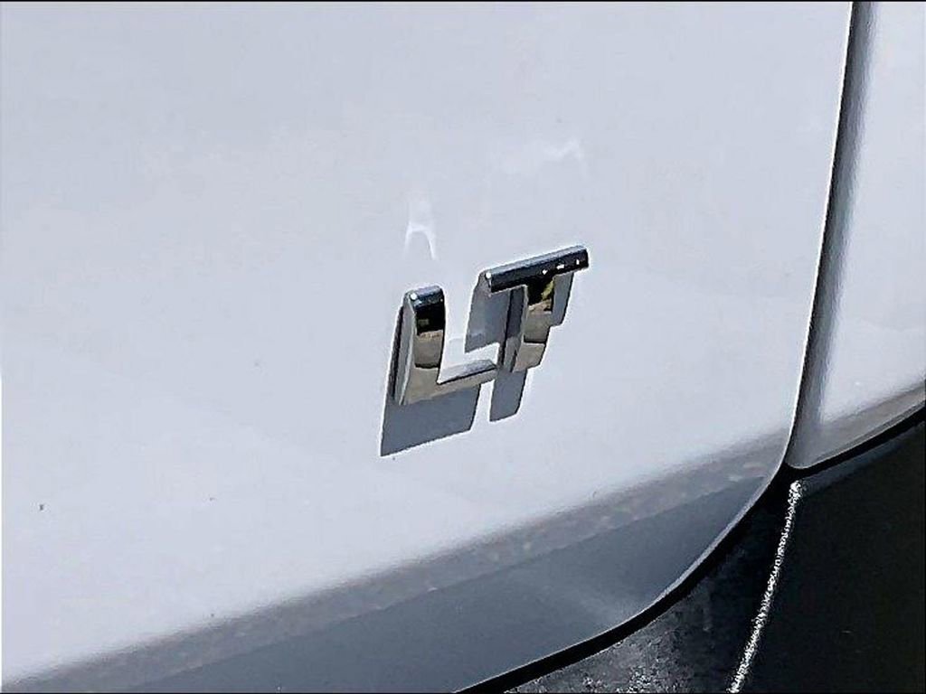 Used 2023 Chevrolet Traverse LT w/ LPO, Floor Liner Package AWD/4WD image 29