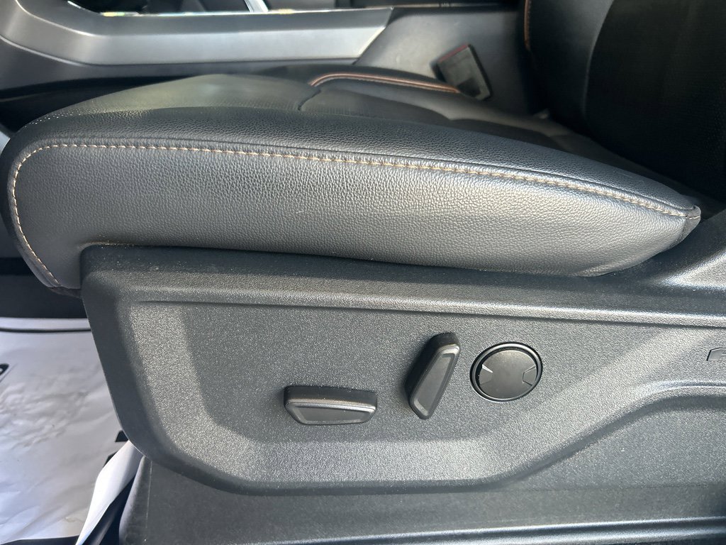 Used 2025 Ford F150 Lariat w/ Equipment Group 501A Mid image 16