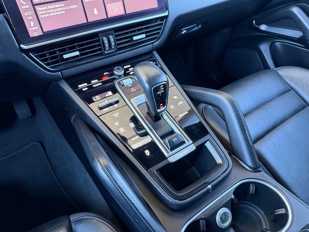 Used 2020 Porsche Cayenne AWD/4WD image 24