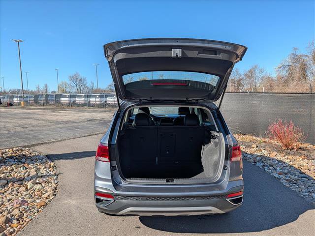 Used 2022 Volkswagen Taos SE w/ Panoramic Sunroof Package image 22