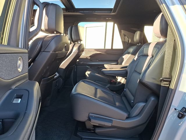 New 2025 Lincoln Navigator L Reserve w/ Jet Appearance Package AWD/4WD image 5
