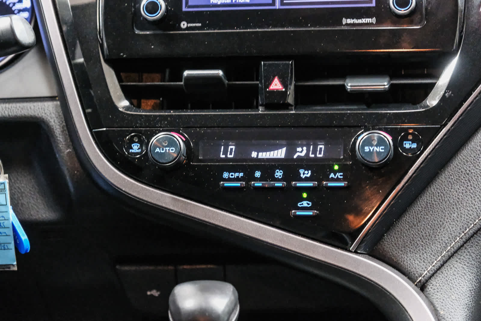 Used 2022 Toyota Camry SE w/ Carpet Mat Package (TMS) FWD image 17