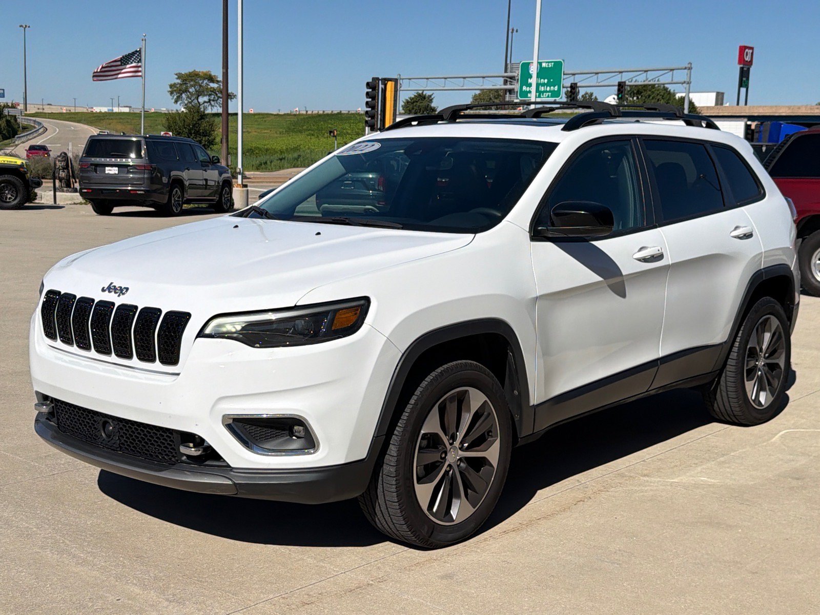 Used 2022 Jeep Cherokee Limited w/ Elite Package AWD/4WD image 4