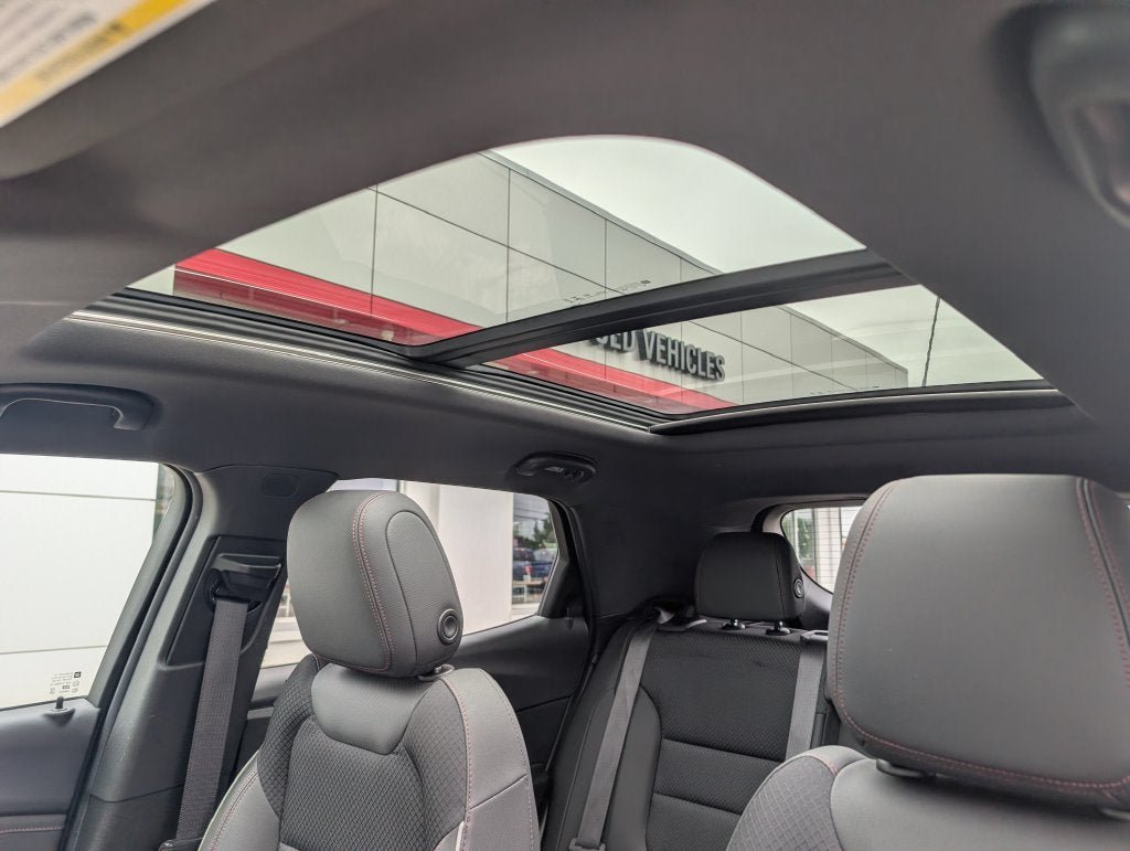 Used 2022 Chevrolet TrailBlazer RS w/ Sun and Liftgate Package FWD image 28