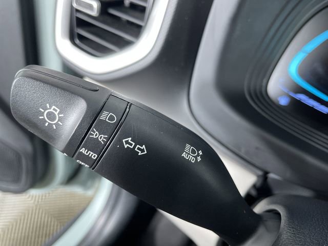 Used 2025 Hyundai Venue SEL FWD image 28