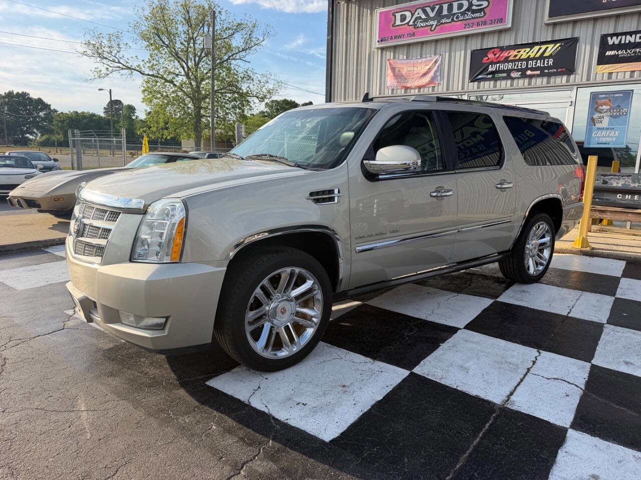 Used 2013 Cadillac Escalade ESV Platinum AWD/4WD image 2