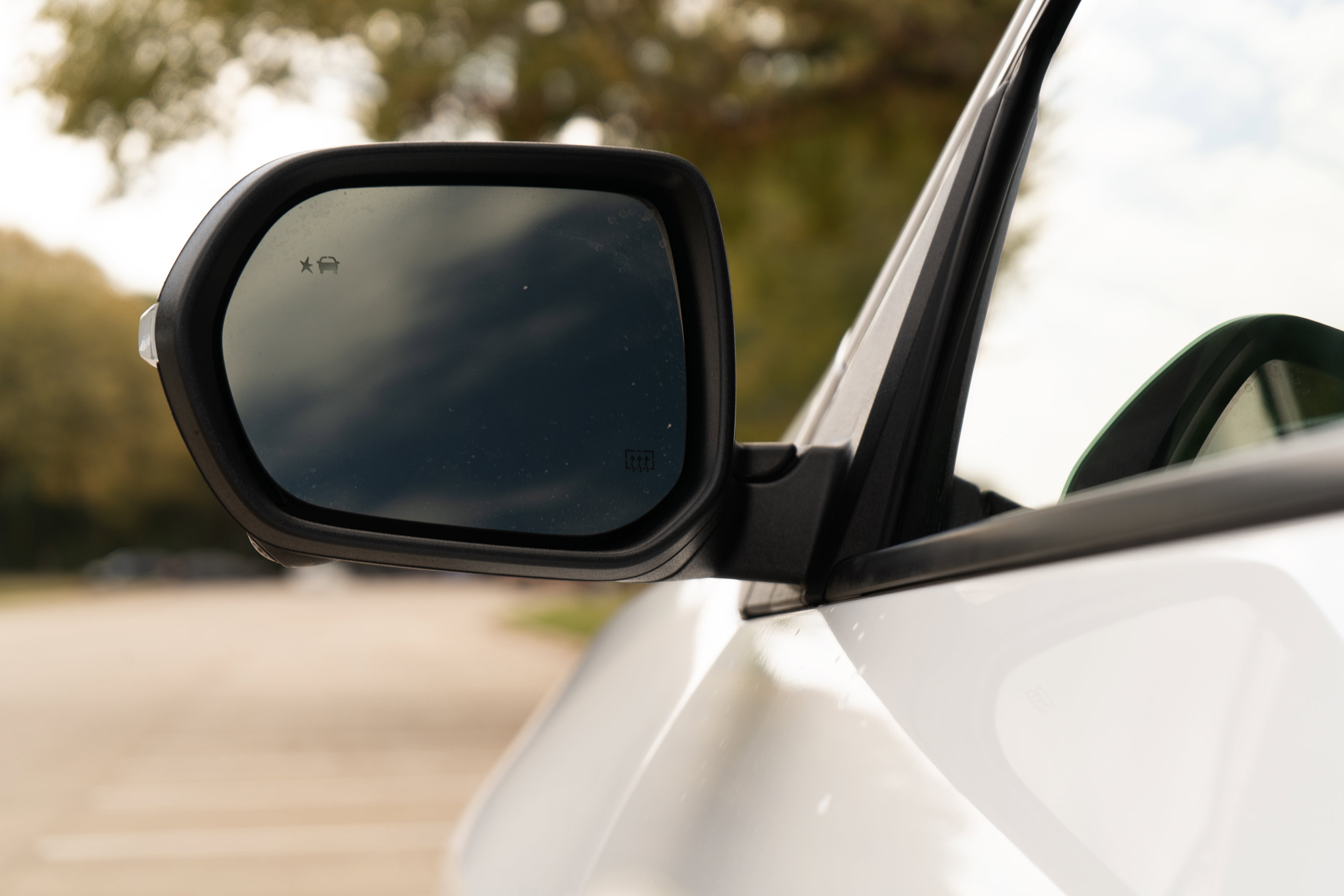 Used 2025 GMC Acadia Elevation image 12