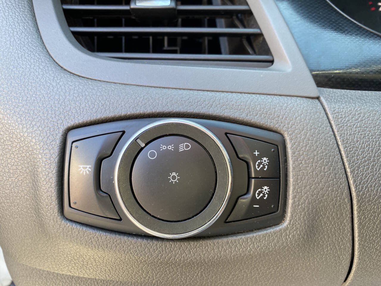 Used 2013 Ford Edge SE FWD image 26