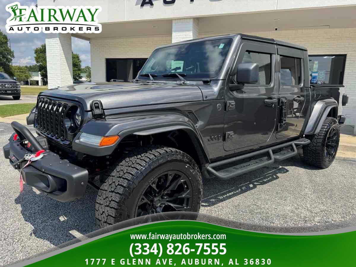Used 2024 Jeep Gladiator Sport AWD/4WD image 2