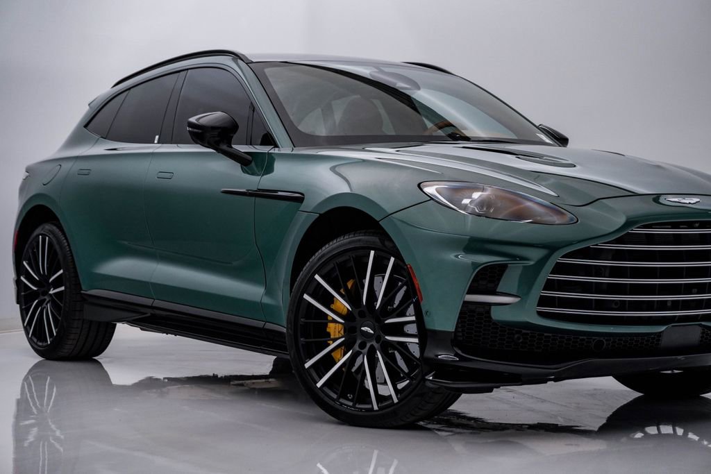 Used 2025 Aston Martin DBX 707 image 2