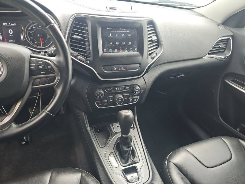 Used 2019 Jeep Cherokee Latitude Plus FWD image 27