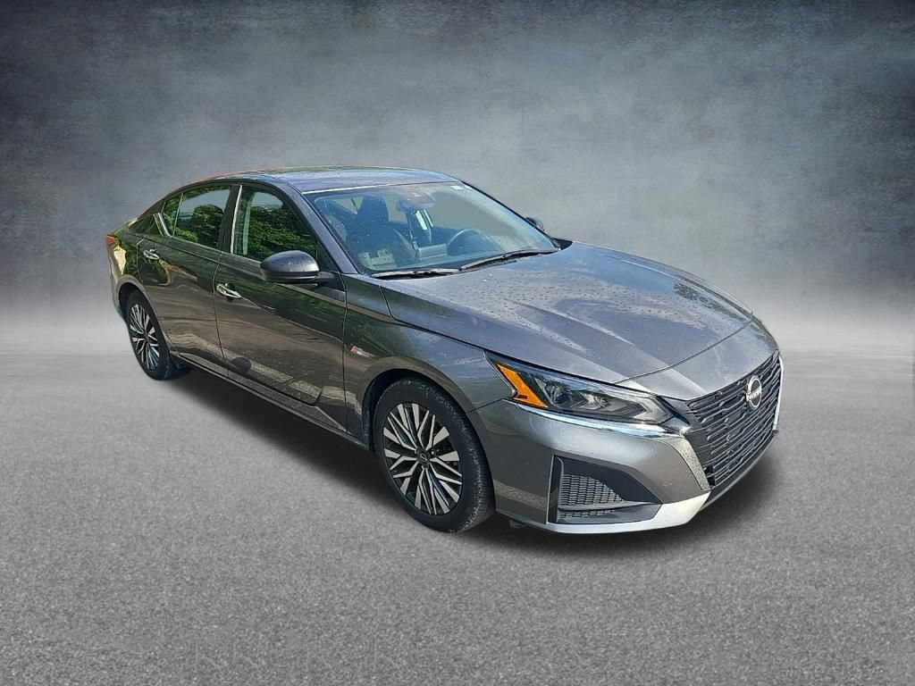 Used 2025 Nissan Altima 2.5 SV FWD image 10