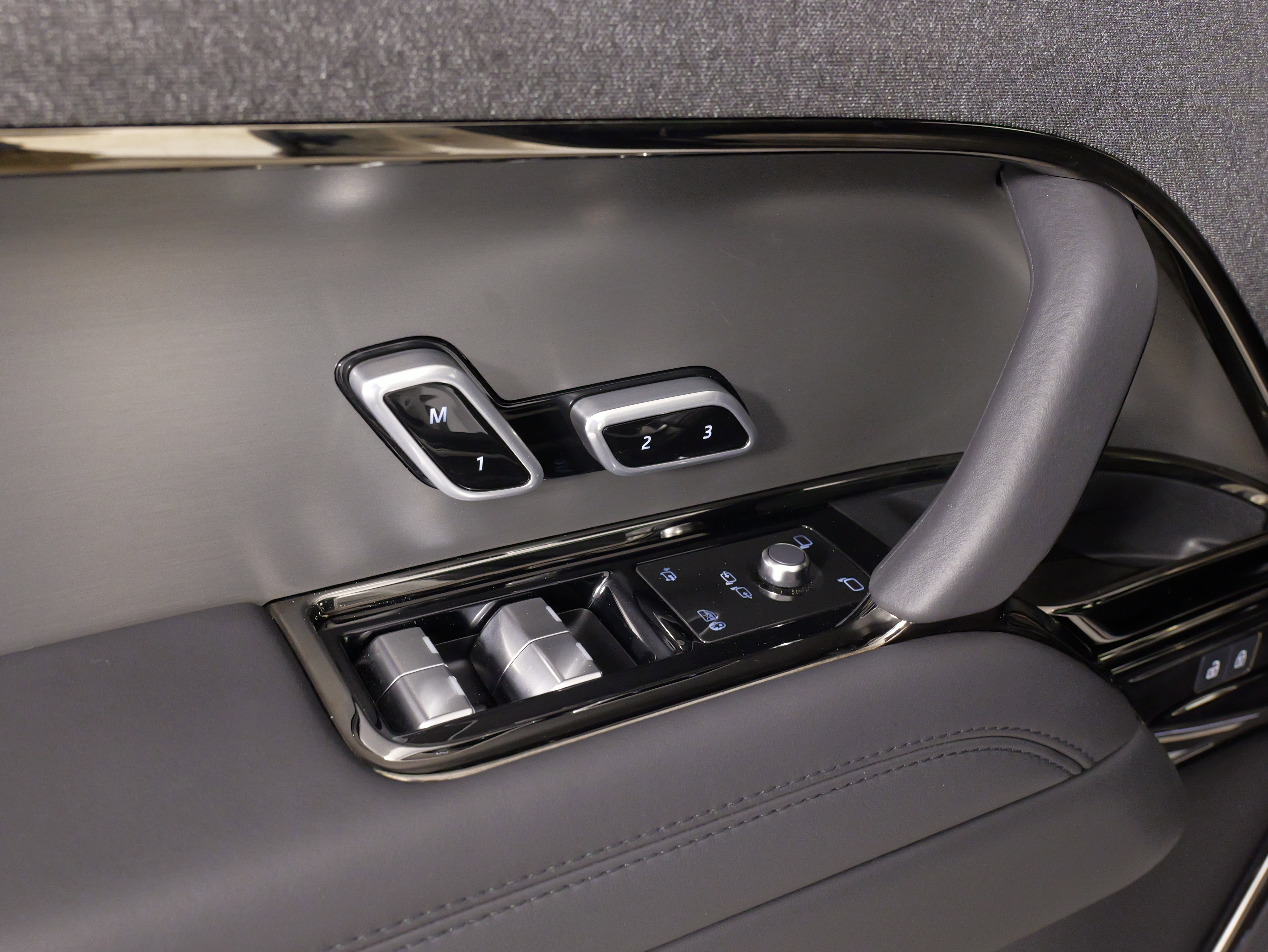 Used 2025 Land Rover Range Rover Sport SE image 25