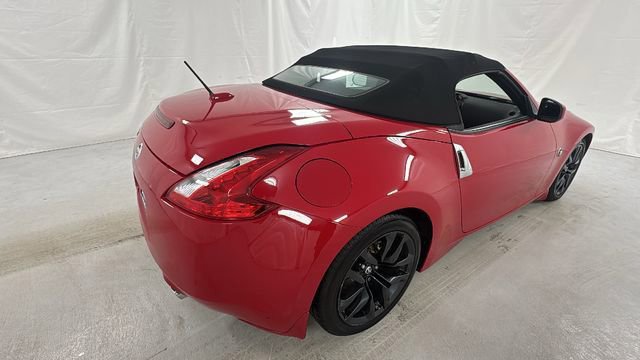 Used 2017 Nissan 370Z Touring RWD image 3