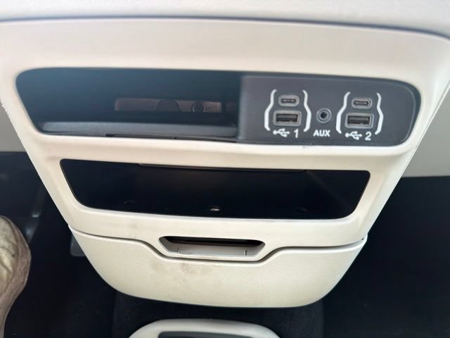 Used 2023 Chrysler Pacifica Touring-L FWD image 39