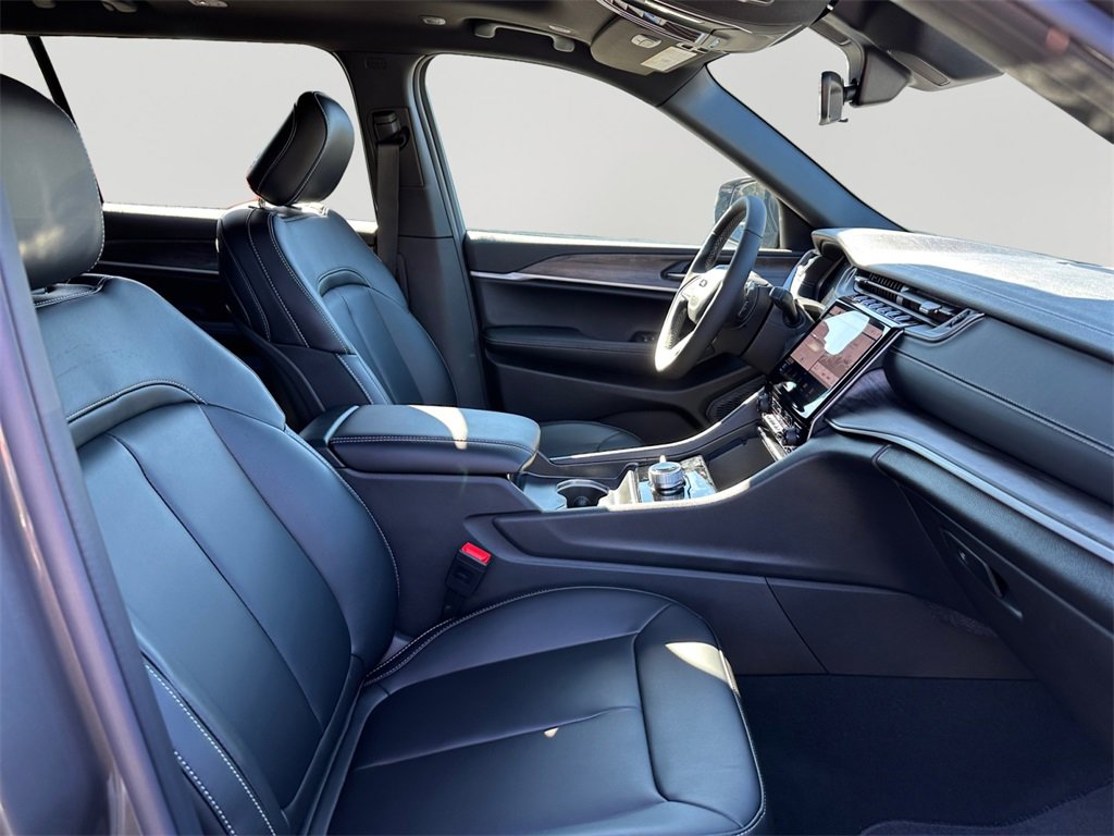New 2025 Jeep Grand Cherokee L Limited image 12